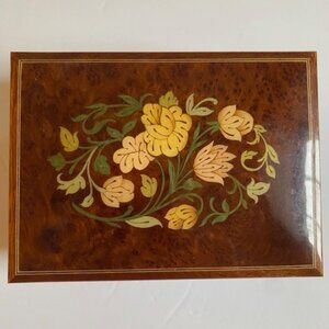 Vintage Sorrento Italian Inlaid Wood Italian Music Box Very Good condition